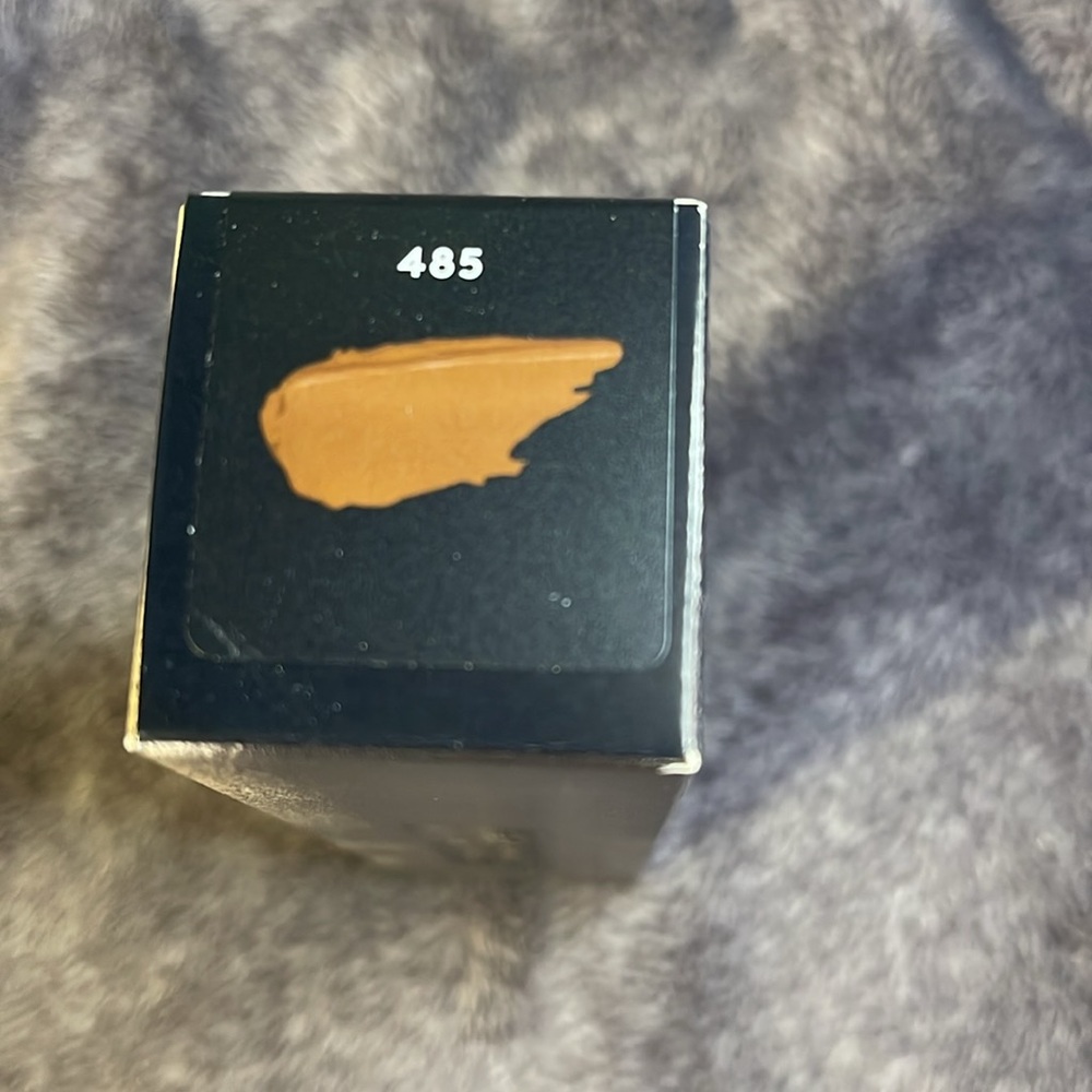 Fenty 485 Pro Filt’r Soft Matte Longwear Foundation - Picture 3 of 4